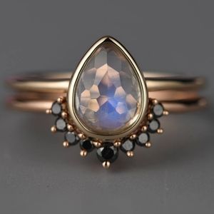 Rose gold wedding ring set.